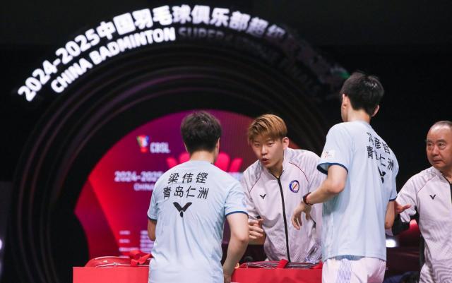 1750660635284075731.jpg 刘雨辰在赛场边.jpg