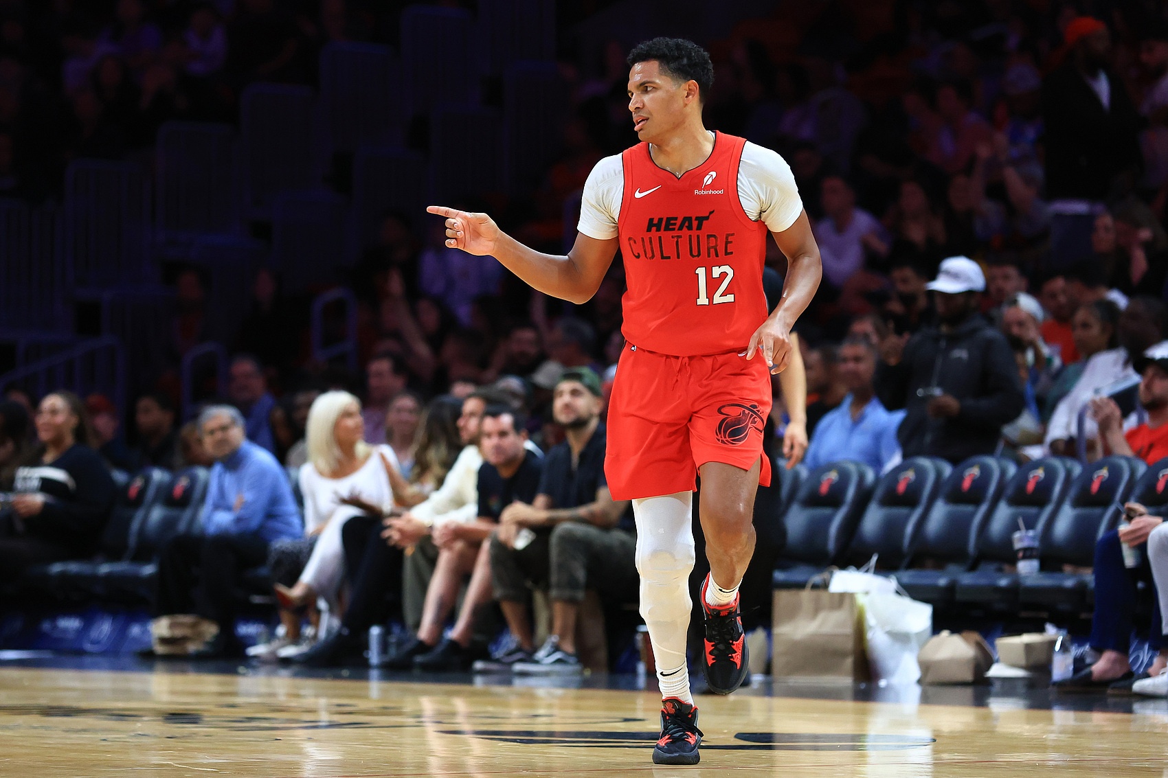 开云-哈克斯：德鲁·史密斯表现稳定攻防带来很多贡献 加德纳展现能量